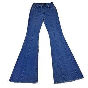 Lethicia Bronstein para Riachuelo Jeans Flare Bell Bottons High Waist